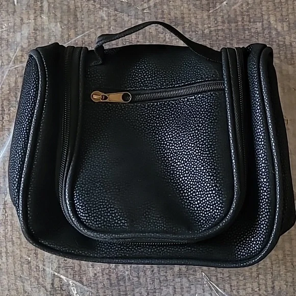 Matching Travel Bag and Toiletries Bag - Picture 5 of 8